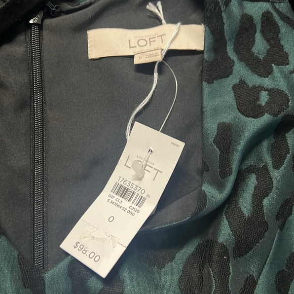 LOFT Fit & Flare Green & Black Leopard Print Jacquard V-neck Mini Dress Size 0 - Picture 6 of 8